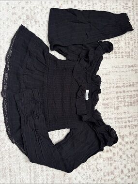 AE Black Off-Shoulder Smocked Peasant Top - Unbranded